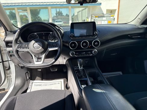 Used 2020 Nissan Sentra SV FWD image 12