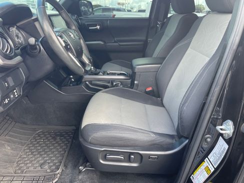 Used 2021 Toyota Tacoma TRD Off-Road w/ Technology Package AWD/4WD image 10
