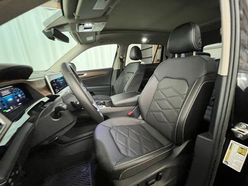Certified 2025 Volkswagen Atlas SE w/ Panoramic Sunroof Package image 10