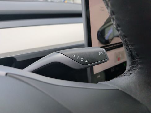 Used 2024 Tesla Model Y Long Range AWD/4WD image 26