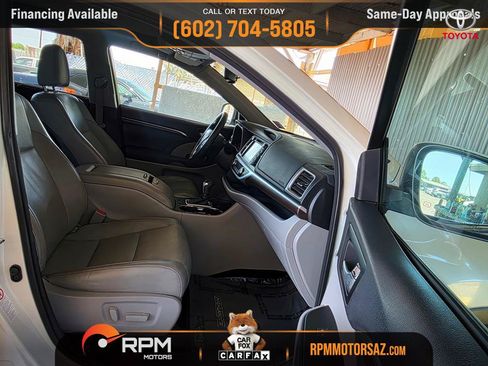 Used 2014 Toyota Highlander Limited Platinum FWD image 11