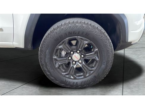 Used 2023 GMC Canyon Elevation w/ Elevation Premium Package AWD/4WD image 13