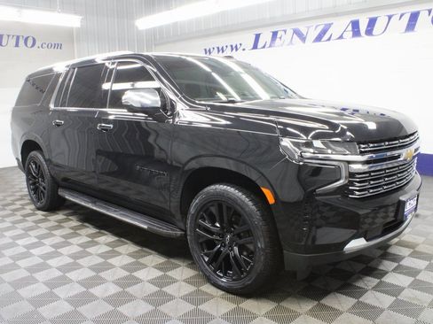 Used 2023 Chevrolet Suburban Premier image 3
