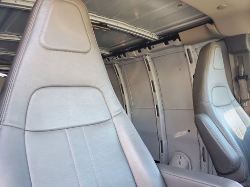 Used 2018 Chevrolet Express 2500 w/ Driver Convenience Package image 35