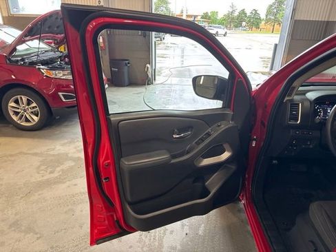 Certified 2023 Nissan Frontier SV w/ SV Convenience Package AWD/4WD image 9