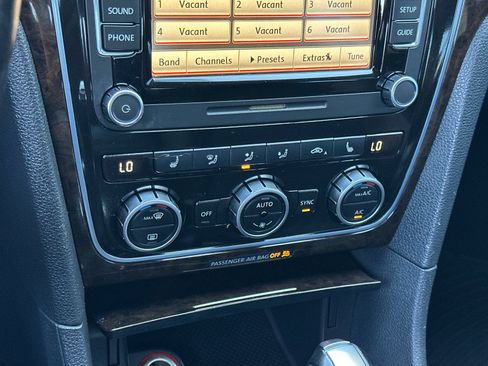 Used 2014 Volkswagen Passat 1.8T SEL Premium FWD image 19