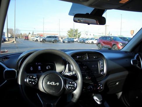 Used 2024 Kia Soul LX w/ Option Group 015 image 10