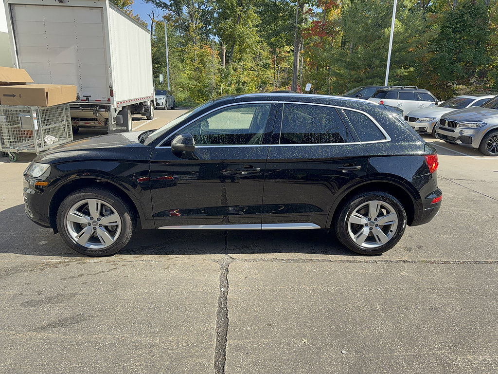 Used 2019 Audi Q5 2.0T Premium Plus w/ Premium Plus Package AWD/4WD image 2