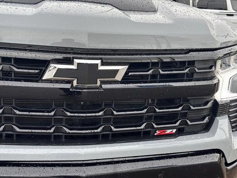 Used 2024 Chevrolet Silverado 1500 LT Trail Boss w/ Convenience Package II AWD/4WD image 4