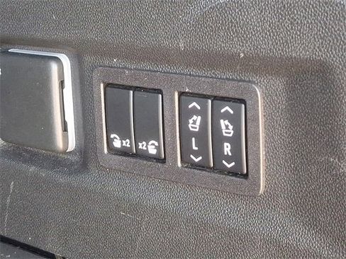 Used 2023 Chevrolet Tahoe Premier image 36