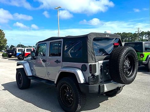 Used 2014 Jeep Wrangler Unlimited Sahara w/ Connectivity Group AWD/4WD image 4