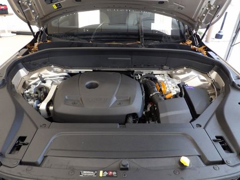 Certified 2025 Volvo XC90 T8 Plus image 30