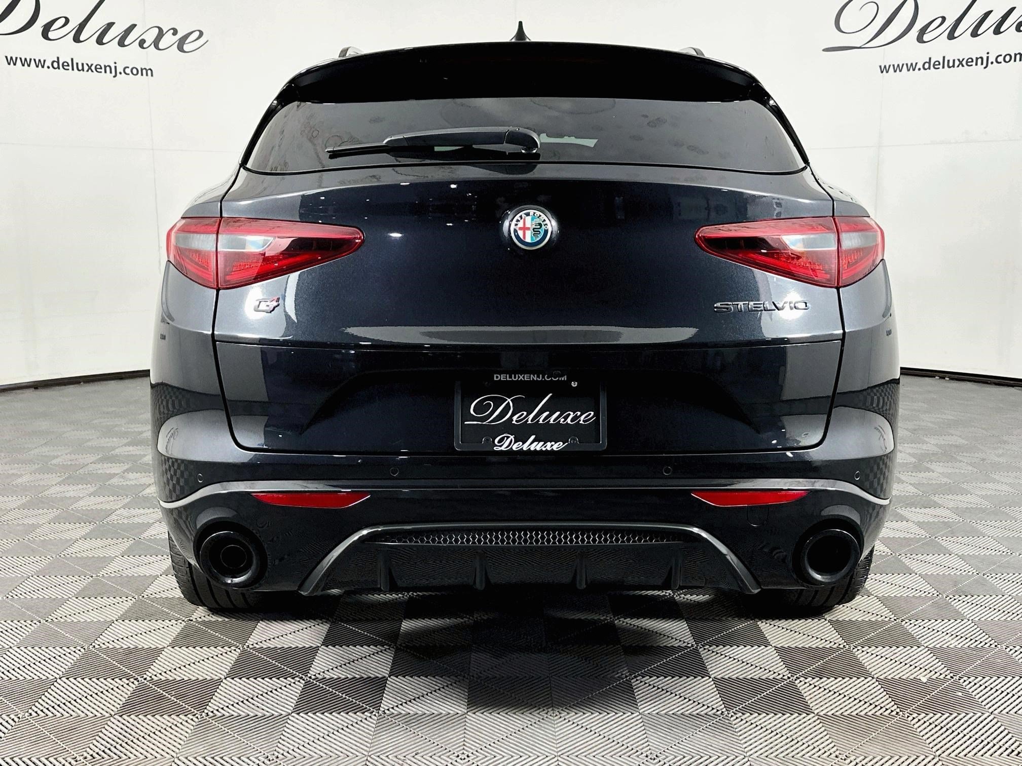 Used 2023 Alfa Romeo Stelvio Veloce AWD/4WD image 5