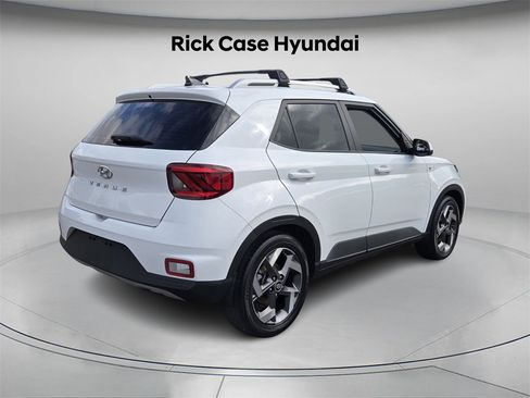 Certified 2022 Hyundai Venue SEL image 8