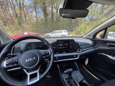 Used 2025 Kia Sportage LX image 33