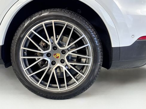 Used 2022 Porsche Cayenne S image 25