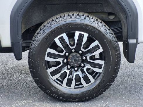 Used 2025 GMC Sierra 2500 Denali Ultimate w/ LPO, GMC Protection Package AWD/4WD image 9