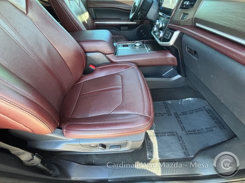 Used 2024 Ford Expedition Limited image 11