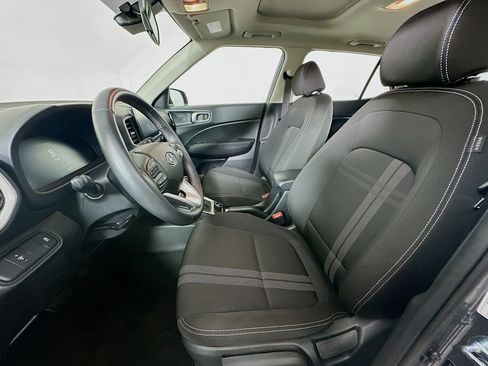 Used 2025 Hyundai Venue SEL FWD image 13