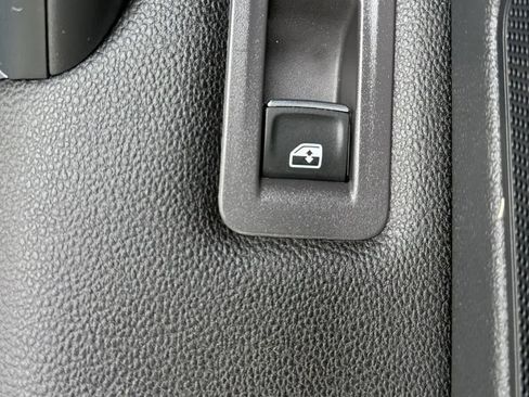 Used 2018 Volkswagen Tiguan SE w/ 18" Alloy Wheels Package FWD image 33