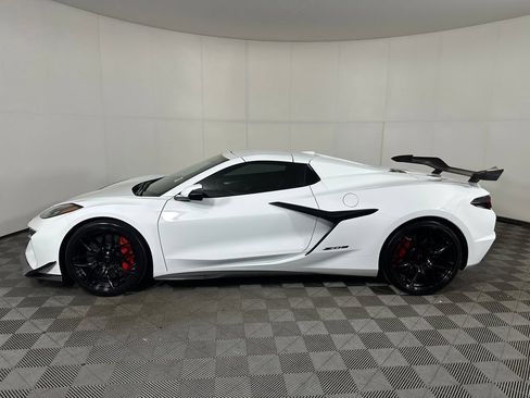 Used 2024 Chevrolet Corvette Z06 w/ Z07 Performance Package RWD image 2