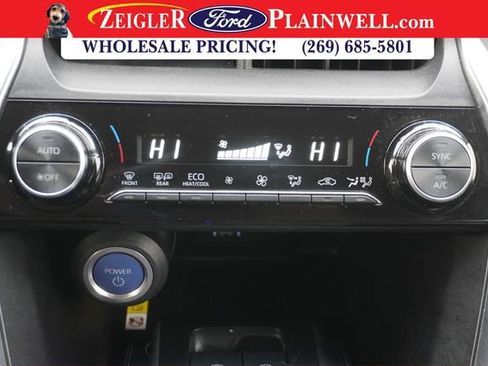 Used 2022 Toyota Venza LE image 20