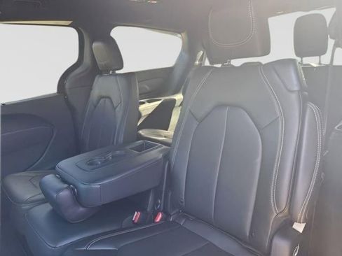 New 2026 Chrysler Pacifica Select image 22