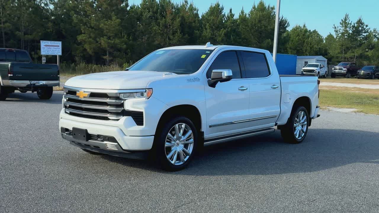 Used 2025 Chevrolet Silverado 1500 High Country AWD/4WD image 4