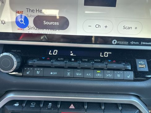 Used 2024 Toyota Tundra Platinum image 31