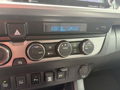 Used 2023 Toyota Tacoma SR5 AWD/4WD image 19