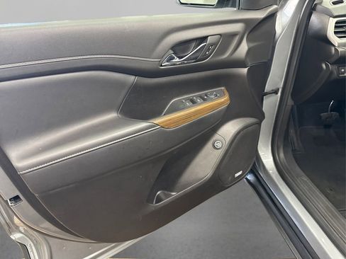 Used 2023 GMC Acadia SLE w/ Driver Convenience Package image 24