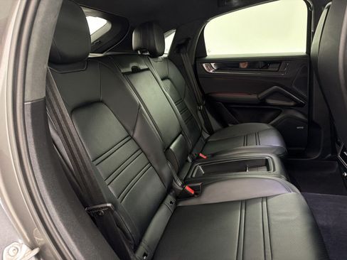 Certified 2024 Porsche Cayenne Turbo GT AWD/4WD image 30