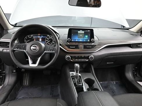 Used 2025 Nissan Altima 2.5 SV FWD image 16