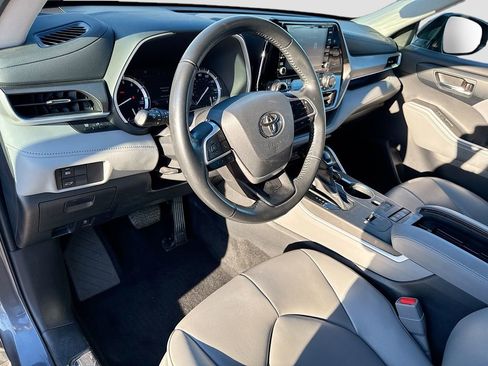 Used 2022 Toyota Highlander XLE image 10