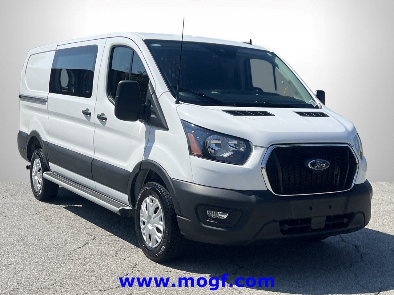 Used 2025 Ford Transit 250 Low Roof w/ Exterior Upgrade Package RWD image 4