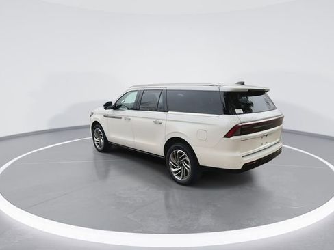 New 2025 Lincoln Navigator L Reserve image 6