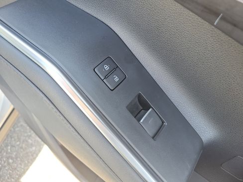 Used 2024 Toyota Highlander Limited image 11