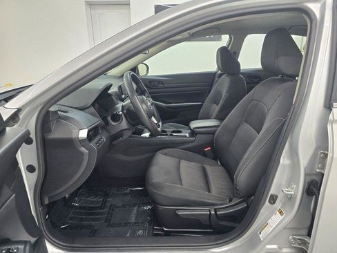 Used 2024 Nissan Altima 2.5 S FWD image 10