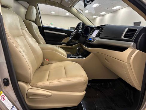 Used 2015 Toyota Highlander XLE image 31