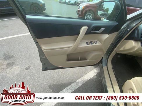 Used 2013 Toyota Highlander Plus AWD/4WD image 6
