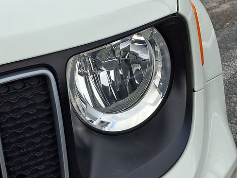 Used 2022 Jeep Renegade Latitude image 11