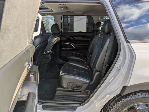 Used 2022 Kia Telluride EX w/ EX Premium Package image 37