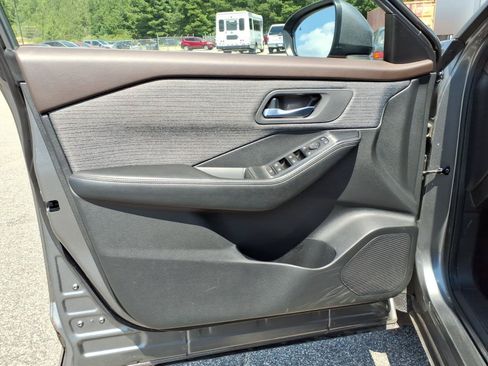 Used 2023 Nissan Rogue SV AWD/4WD image 5