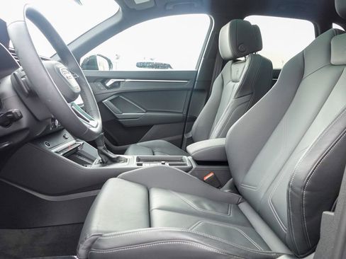 Used 2025 Audi Q3 2.0T Premium image 13