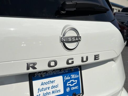 Used 2026 Nissan Rogue S FWD image 28