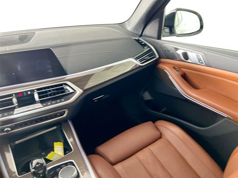 Used 2021 BMW X5 xDrive40i w/ M Sport Package image 25