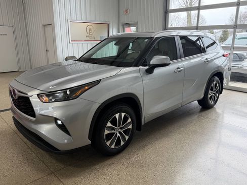 Used 2023 Toyota Highlander XLE image 15
