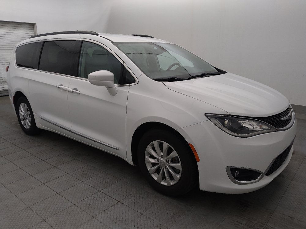 Used 2017 Chrysler Pacifica Touring-L FWD image 11