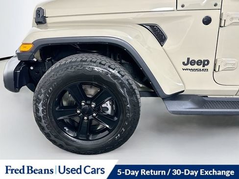 Used 2022 Jeep Wrangler Unlimited Sahara AWD/4WD image 38