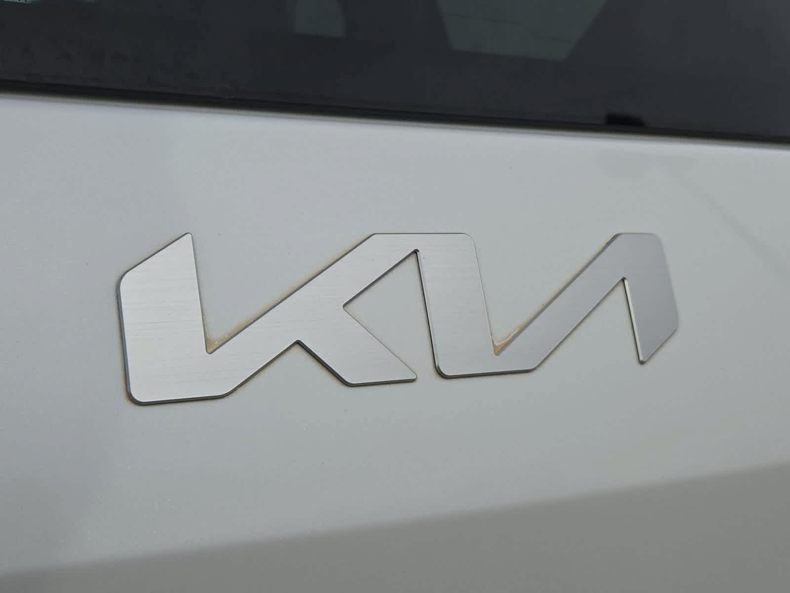 Used 2024 Kia EV9 Light Long Range RWD image 12